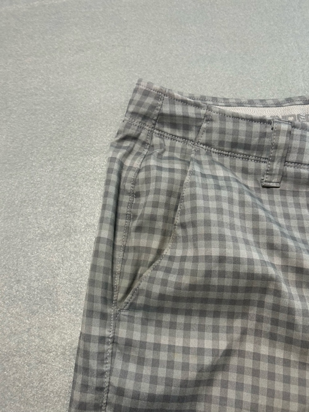 Under Armour Men’s Gray Plaid Golf Shorts - Picture 6 of 9